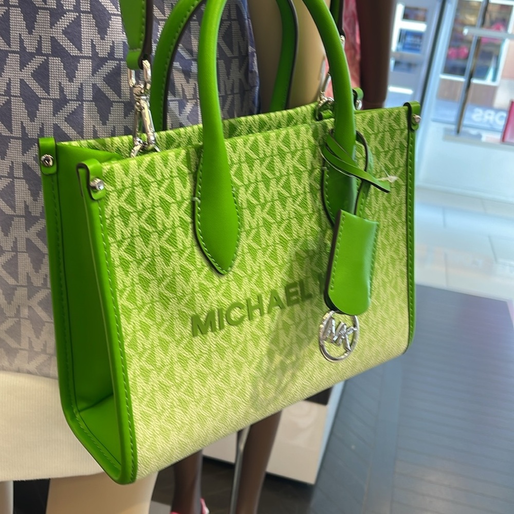 Michael Kors Mirella Small Ombré Signature Logo Crossbody Bag
COLOR JUNGLE
NWT - Picture 13 of 16